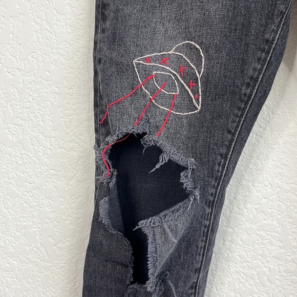 VTG Levi's Signature 501 UFP Spaceship Embroidered Jeans - Picture 3 of 11